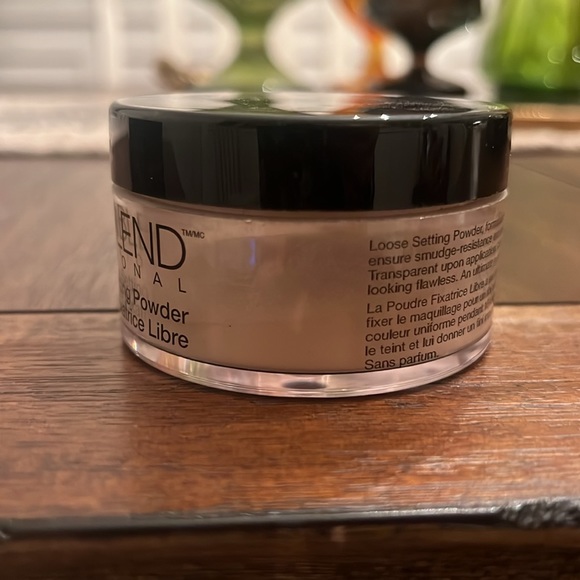 Dermablend Loose Setting Powder - Picture 5 of 6